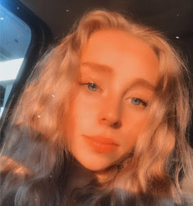 Meet your Posher, Caitlin